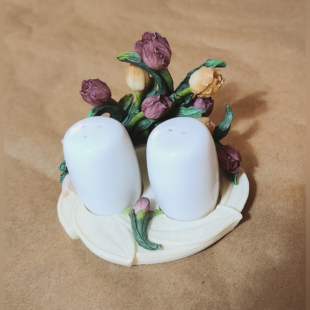 Salt And Pepper Shaker Set on Floral Resin